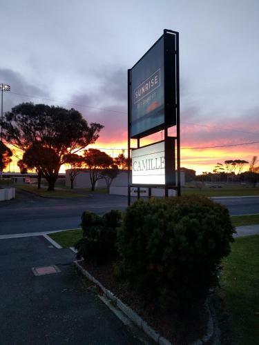 Sunrise Motor Inn