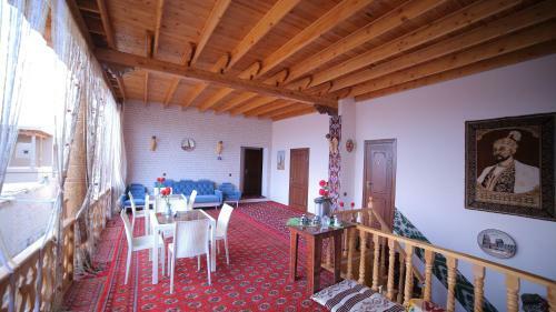 Hostal Rasulboy Guest House