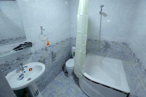 Hostal Polvonnazir Guest House