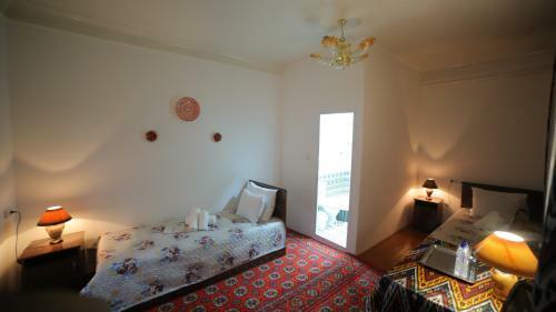Hostal Qutlug Qadam Guest House
