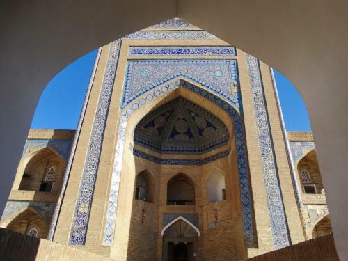 Hostal Qutlug Qadam Guest House