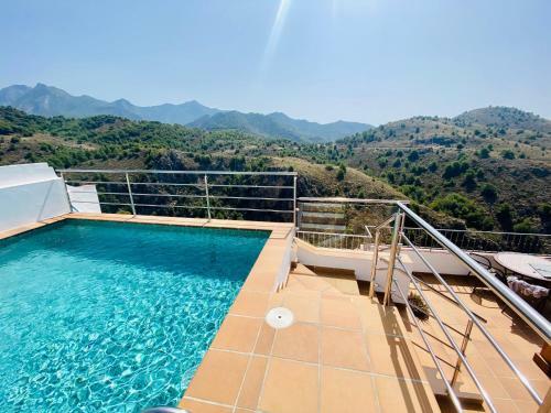 Casa Con Incre�bles Vistas A Las Monta�as Y Al Mar