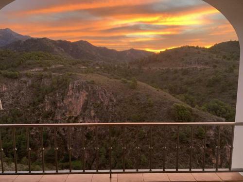Casa Con Incre�bles Vistas A Las Monta�as Y Al Mar