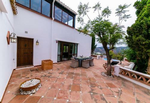 Villa With Infinity Pool Hot Tub