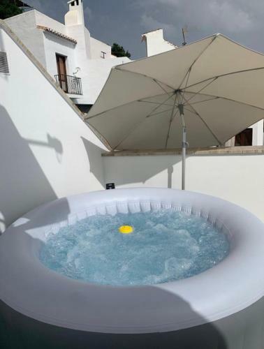 Cerezo's House Terrace & Jacuzzi
