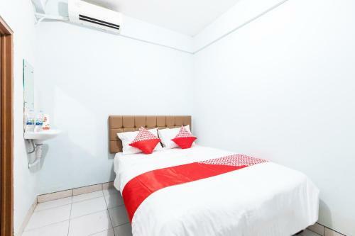 Hotel Oyo 1516 Cemara Gading Syariah