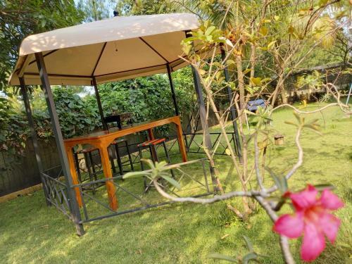 Villa Muslim Yuni Syahla Holiday Home