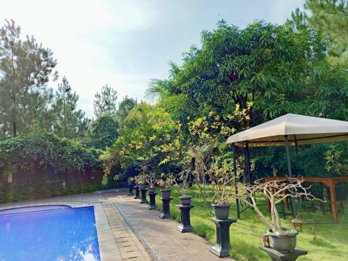 Villa Muslim Yuni Syahla Holiday Home