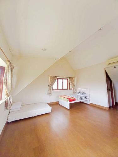 Villa Muslim Yuni Syahla Holiday Home