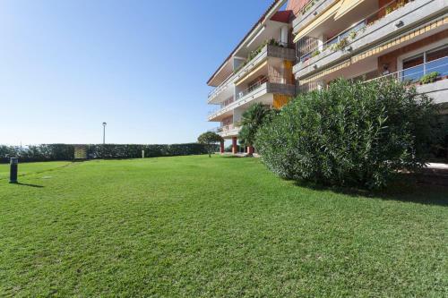 Gavamar Castelldefels Beachfront Apartment- Direct Access To The Beach