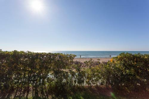 Gavamar Castelldefels Beachfront Apartment- Direct Access To The Beach