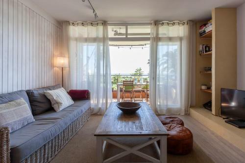 Gavamar Castelldefels Beachfront Apartment- Direct Access To The Beach
