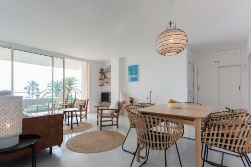 Gava Mar- Castelldefels Beachfront Apartment- Direct Access To The Beach