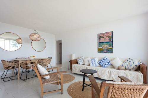 Gava Mar- Castelldefels Beachfront Apartment- Direct Access To The Beach