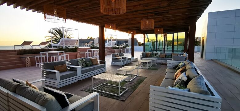 Hotel Tropical Gava Mar