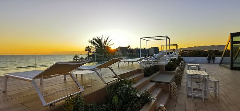 Hotel Tropical Gava Mar