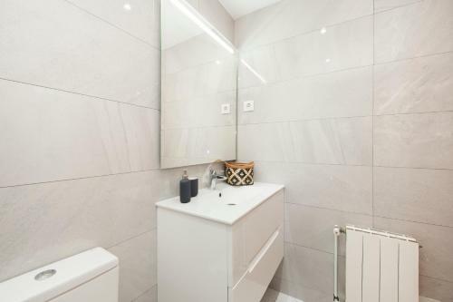 Apartamento Modern Penthouse With Rooftop Close To The Beach