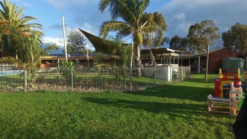 Walkabout Motel