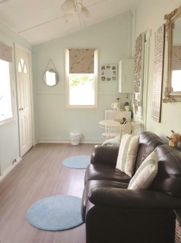 Must Love Dogs B&B & Self Contained Cottage