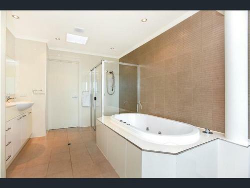 Unwind @ Gallery Apartments