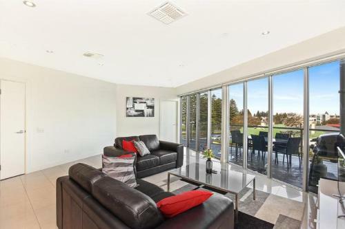 Unwind @ Gallery Apartments