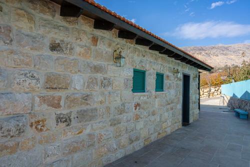 Lodge Snowflake.golan