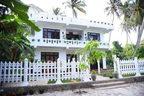 8 Bedroom Villa With A Pool In Downsouth,sri Lank