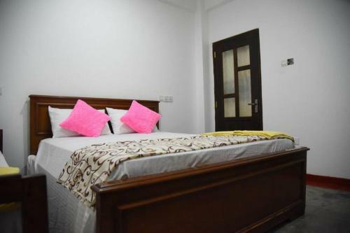 8 Bedroom Villa With A Pool In Downsouth,sri Lank