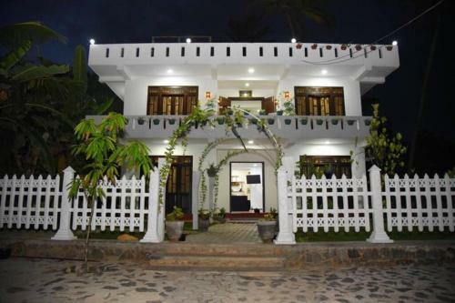8 Bedroom Villa With A Pool In Downsouth,sri Lank