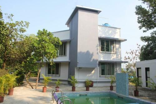 Villa Ivy Maitri Farm 3 Bhk With Private Pool - Badlapur