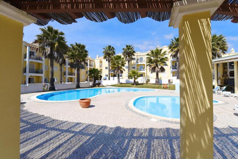 Aparthotel Praia Da Lota Beachfront Resort - Hotel & Apartments