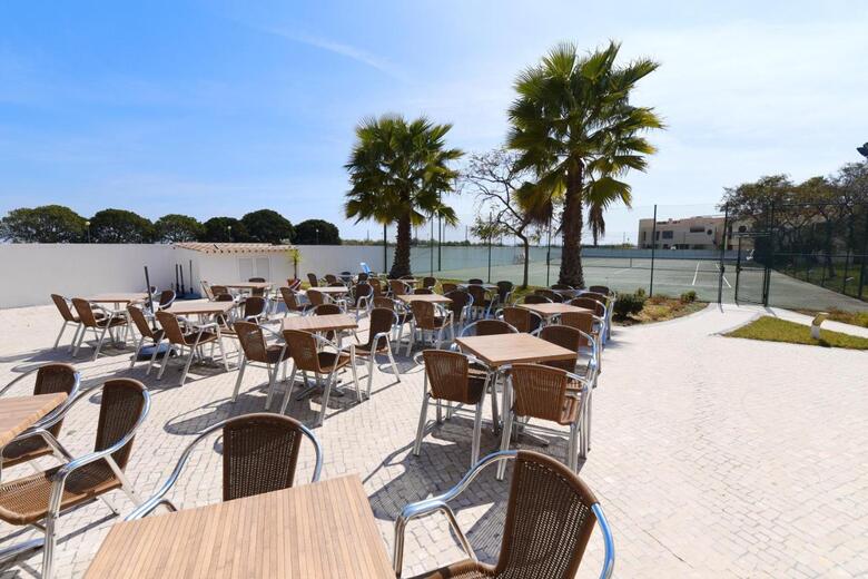 Aparthotel Praia Da Lota Beachfront Resort - Hotel & Apartments