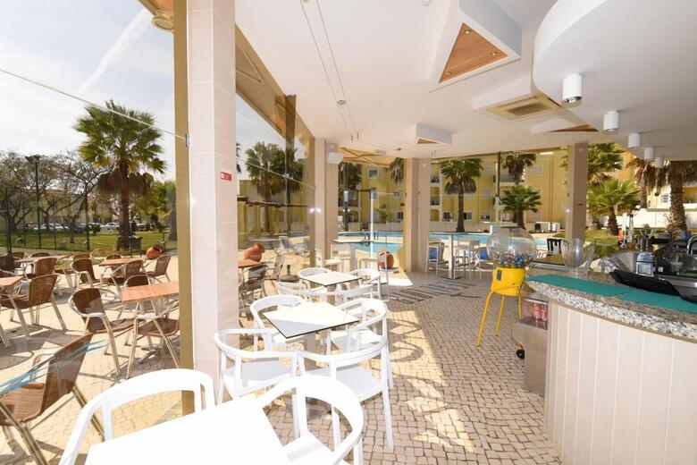 Aparthotel Praia Da Lota Beachfront Resort - Hotel & Apartments