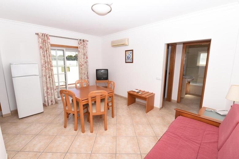 Aparthotel Praia Da Lota Beachfront Resort - Hotel & Apartments