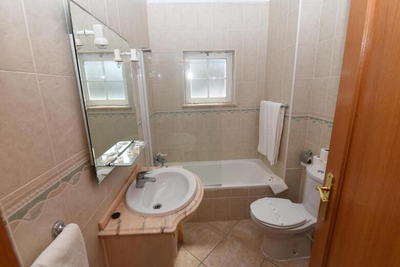 Aparthotel Praia Da Lota Beachfront Resort - Hotel & Apartments