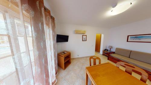 Aparthotel Praia Da Lota Beachfront Resort - Hotel & Apartments
