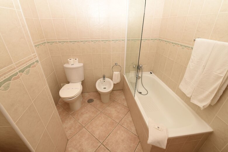 Aparthotel Praia Da Lota Beachfront Resort - Hotel & Apartments
