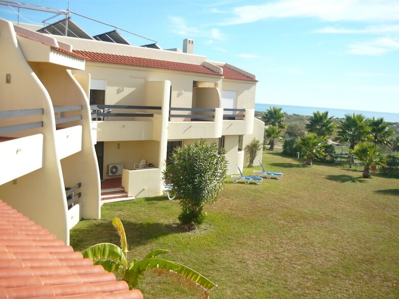 Aparthotel Praia Da Lota Beachfront Resort - Hotel & Apartments