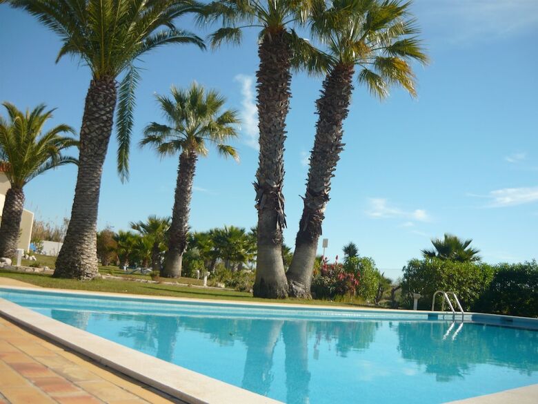 Aparthotel Praia Da Lota Beachfront Resort - Hotel & Apartments