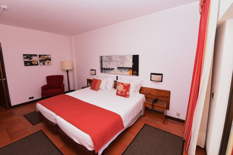Aparthotel Praia Da Lota Beachfront Resort - Hotel & Apartments