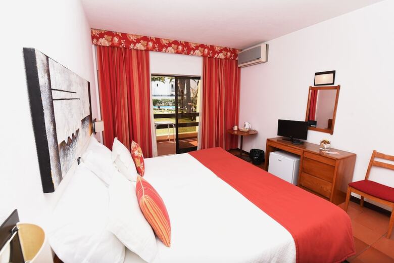 Aparthotel Praia Da Lota Beachfront Resort - Hotel & Apartments