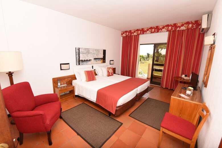Aparthotel Praia Da Lota Beachfront Resort - Hotel & Apartments