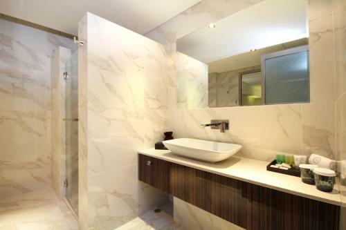 International On The Water Hotel