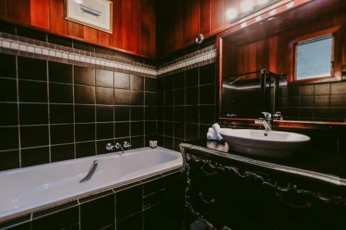 Casuarina Motel Suites