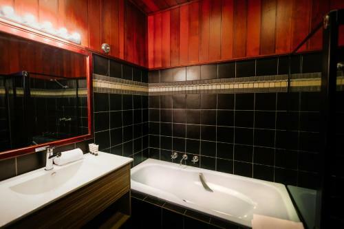 Casuarina Motel Suites
