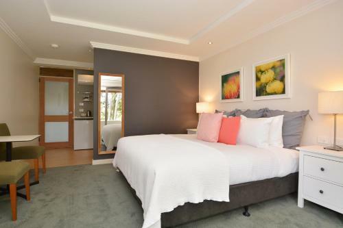 Hostal Elfin Hill Country Accommodation