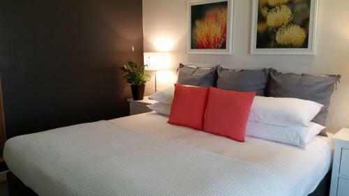 Hostal Elfin Hill Country Accommodation