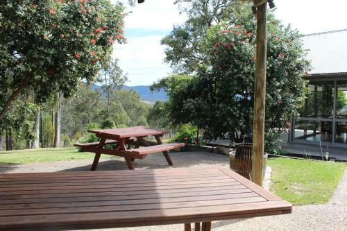 Hostal Elfin Hill Country Accommodation