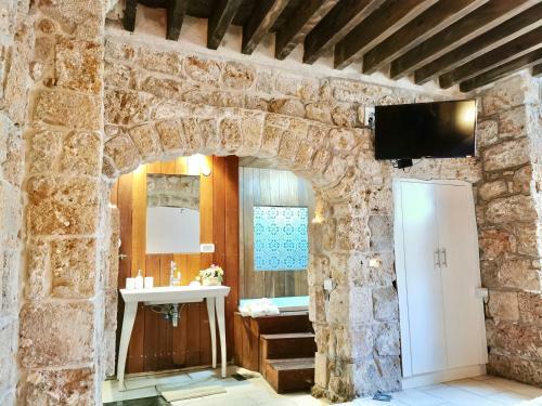 Unique Crusader Apartment In Old Acre