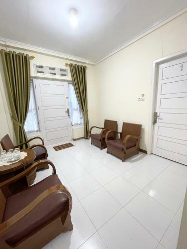 Hostal Rumah Umi Awr
